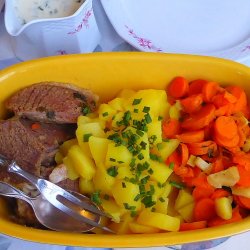 Tafelspitz mit Salzkartoffeln und Möhrengemüse